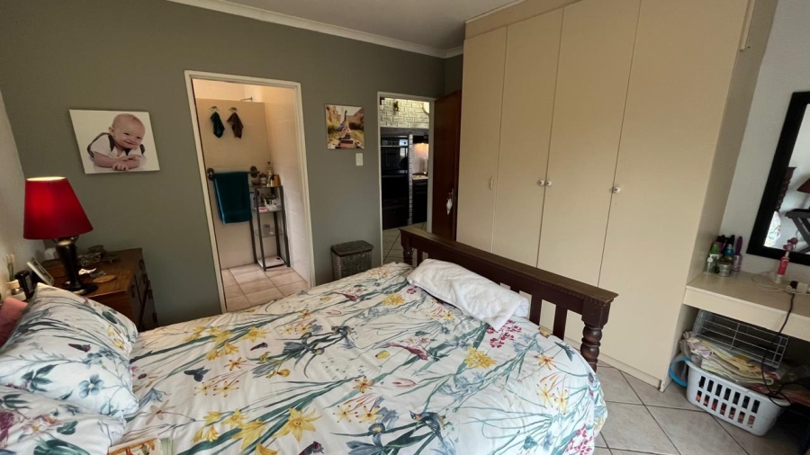 6 Bedroom Property for Sale in Oyster Bay Eastern Cape